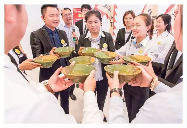 號(hào)角已響 雄鷹振翅 號(hào)角已響 雄鷹振翅