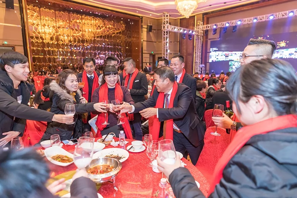變革破局 擁抱未來——2018天嬌集團春節(jié)聯(lián)歡晚會 變革破局 擁抱未來——2018天嬌集團春節(jié)聯(lián)歡晚會