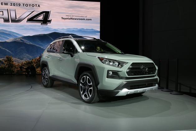 豐田全新RAV4或?qū)⑻峁┢咦?加長(zhǎng)30mm的軸距有用了 豐田全新RAV4或?qū)⑻峁┢咦?加長(zhǎng)30mm的軸距有用了