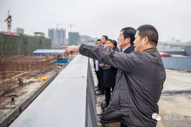 邵陽副市長(zhǎng)周國利現(xiàn)場(chǎng)調(diào)度天嬌國際汽車城項(xiàng)目建設(shè) 邵陽副市長(zhǎng)周國利現(xiàn)場(chǎng)調(diào)度天嬌國際汽車城項(xiàng)目建設(shè)